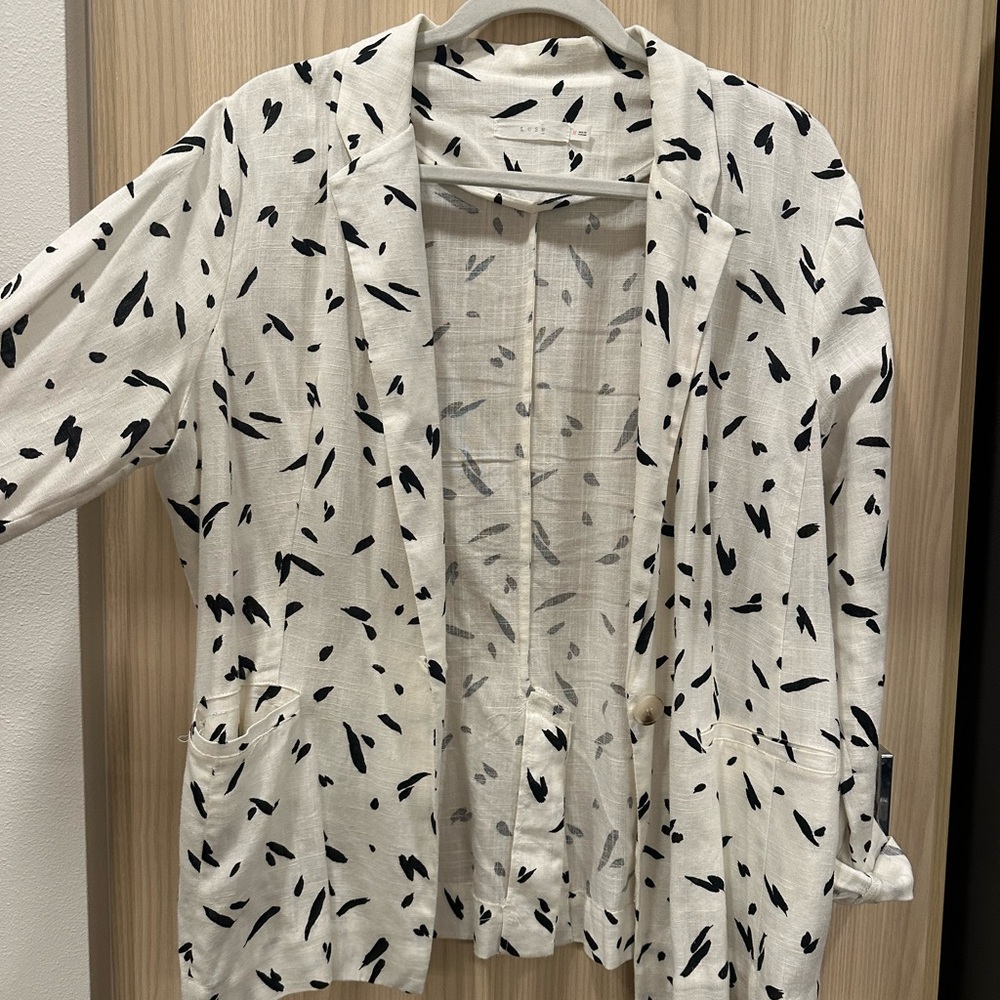 Lush linen blazer